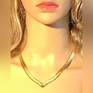 VINTAGE NAPIER luxury gold necklace Metallic Feminine Delicate Elegant 18 inch